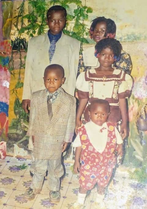 Mahi l miss you, who will tell me l love💕 💕💕 like you did. I know you are with me. Mon jumeau.